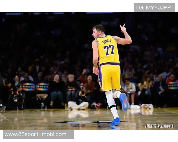 雷迪克期待詹姆斯顺利复出东契奇每日关注训练进展