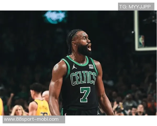 杰伦布朗首节表现抢眼6投3中斩获9分3篮板3助攻1抢断 杰伦布朗首节表现抢眼6投3中斩获9分3篮板3助攻1抢断