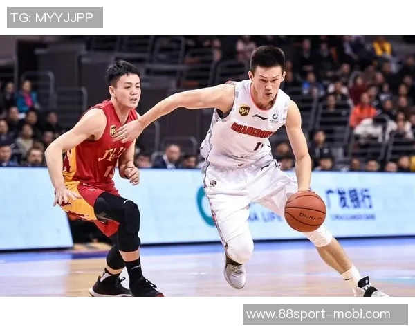 果阿队主场球员通道灯牌损坏严重引发球迷热议