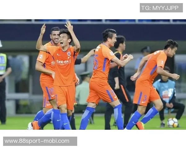 王博豪谈荷乙经历称新位置锻炼价值巨大体能状态良好 王博豪谈荷乙经历称新位置锻炼价值巨大体能状态良好